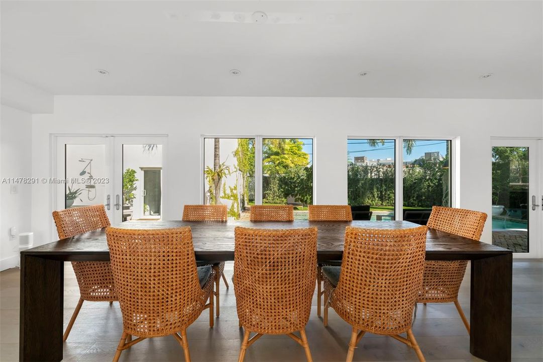 Recently Sold: $4,099,000 (5 beds, 4 baths, 3630 Square Feet)