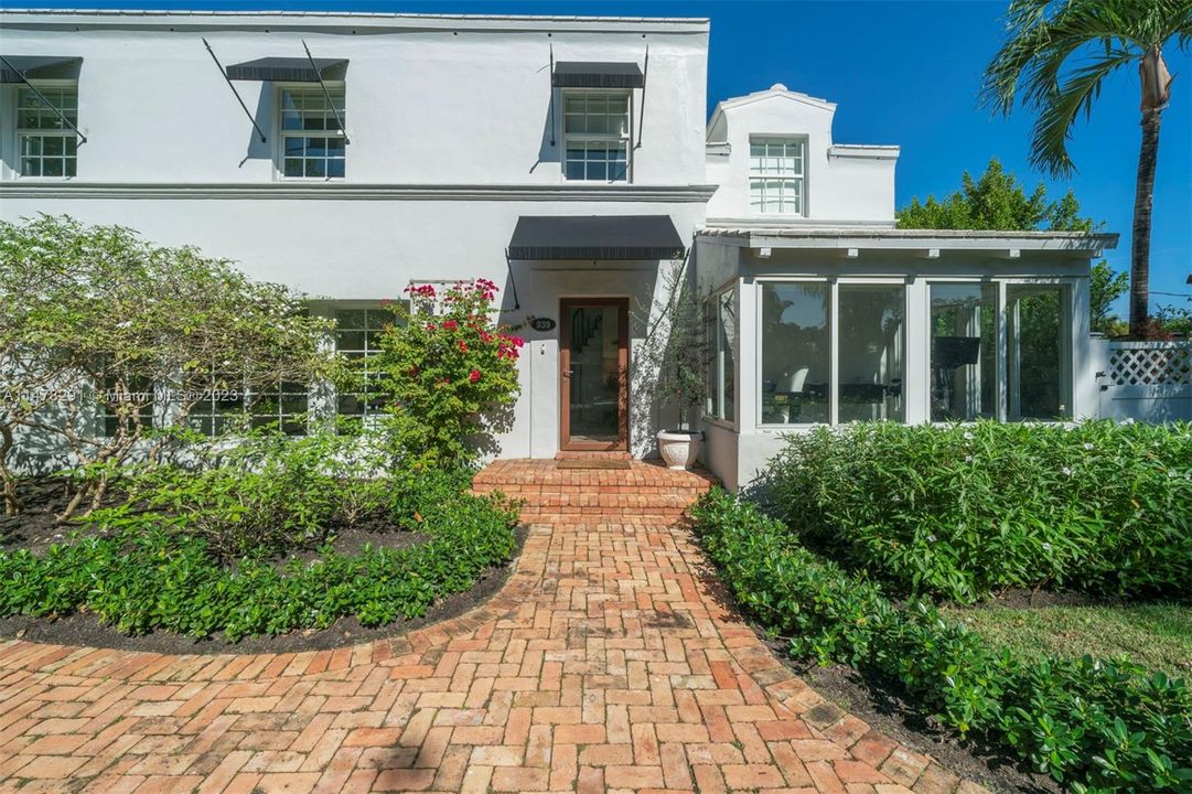 Recently Sold: $4,099,000 (5 beds, 4 baths, 3630 Square Feet)