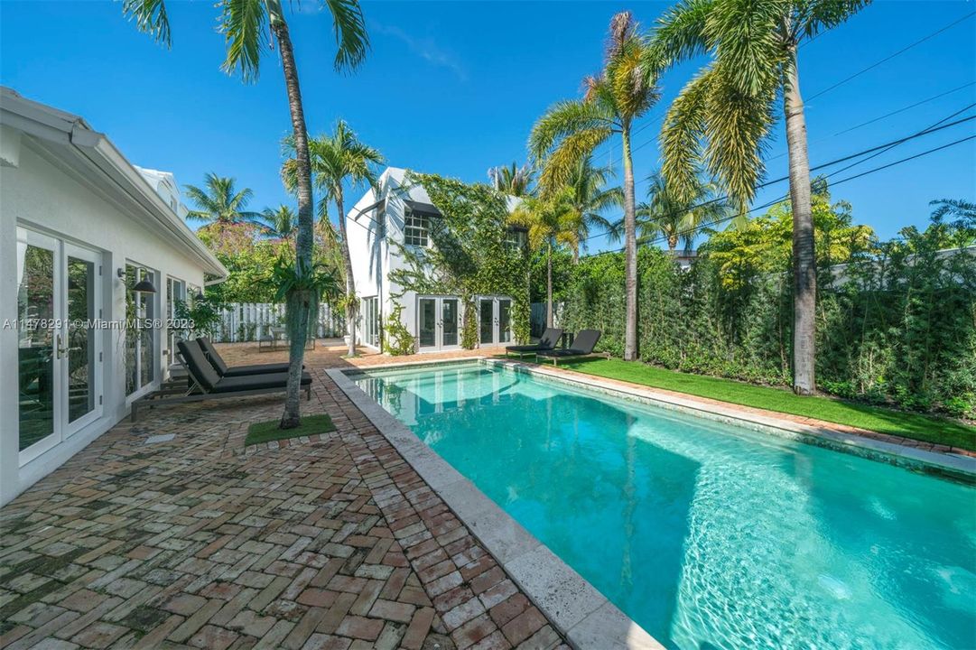 Recently Sold: $4,099,000 (5 beds, 4 baths, 3630 Square Feet)