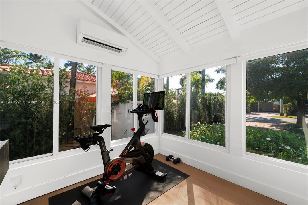 Recently Sold: $4,099,000 (5 beds, 4 baths, 3630 Square Feet)