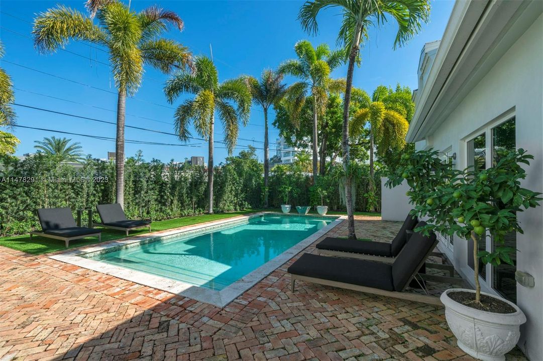 Recently Sold: $4,099,000 (5 beds, 4 baths, 3630 Square Feet)