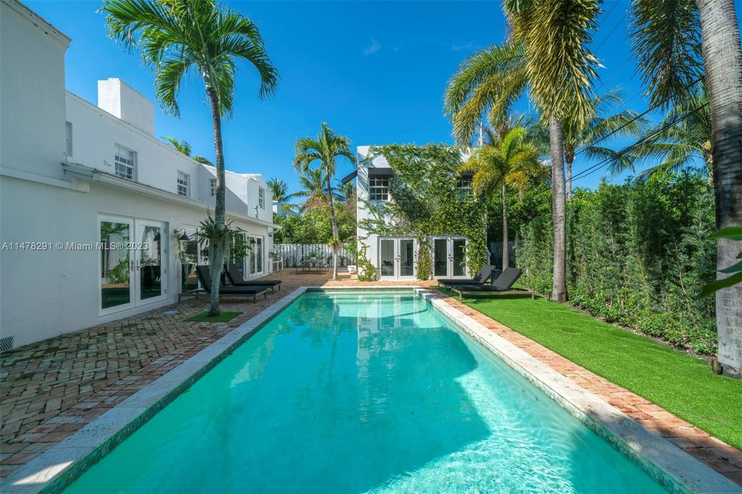 Recently Sold: $4,099,000 (5 beds, 4 baths, 3630 Square Feet)