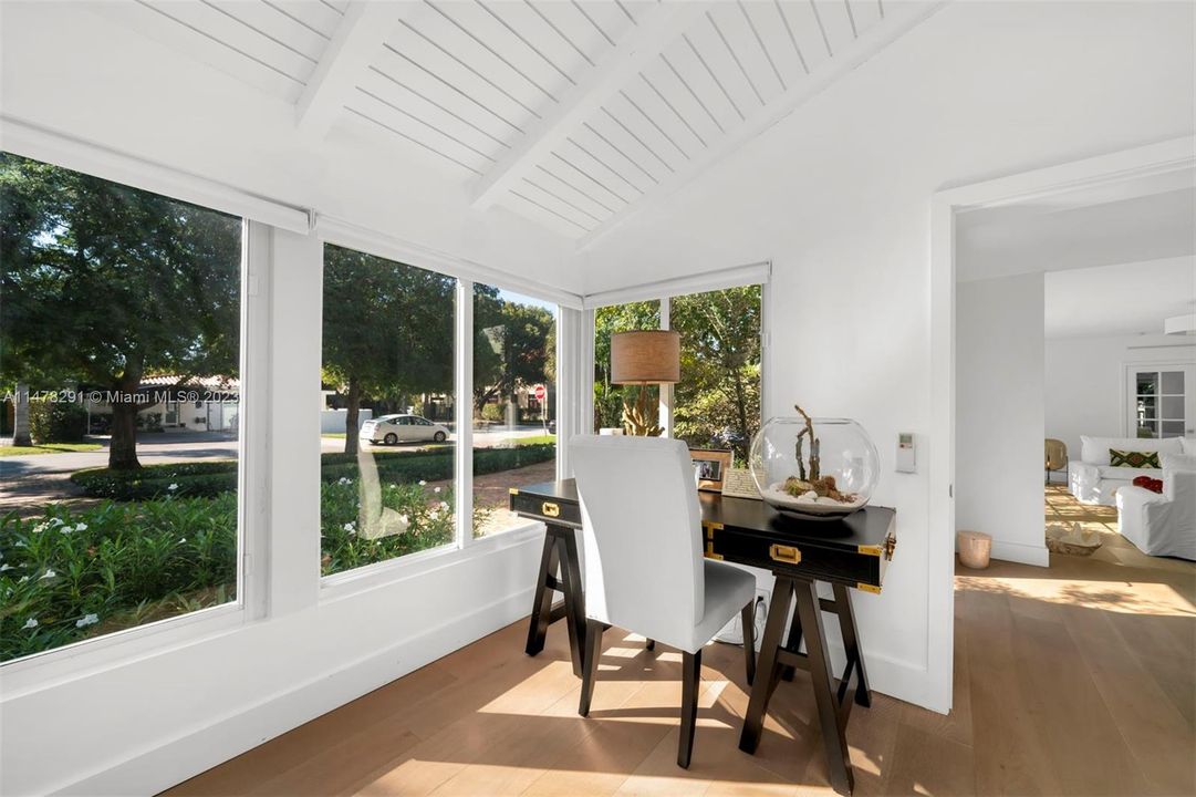 Recently Sold: $4,099,000 (5 beds, 4 baths, 3630 Square Feet)