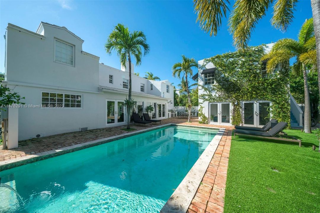 Recently Sold: $4,099,000 (5 beds, 4 baths, 3630 Square Feet)