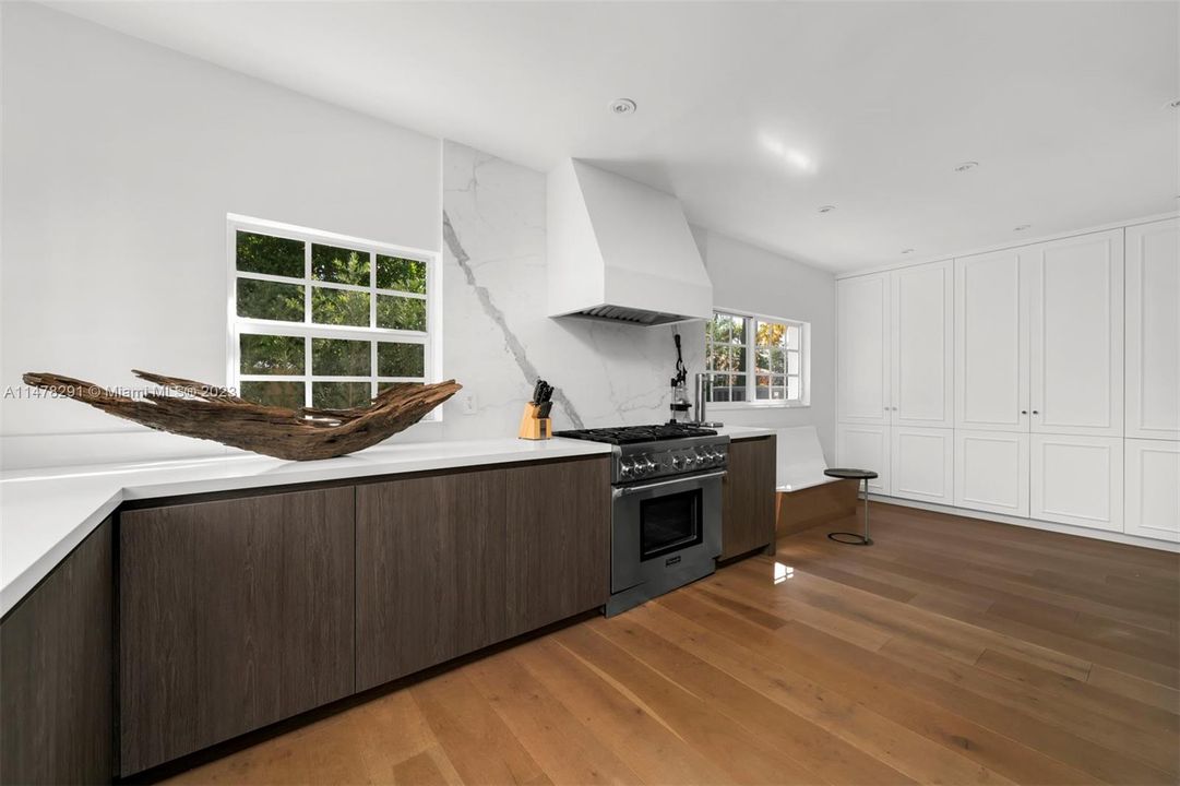 Recently Sold: $4,099,000 (5 beds, 4 baths, 3630 Square Feet)