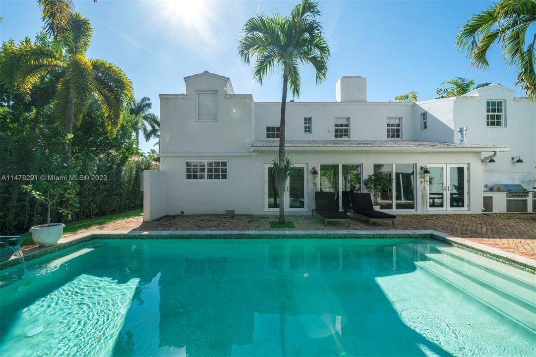 Recently Sold: $4,099,000 (5 beds, 4 baths, 3630 Square Feet)