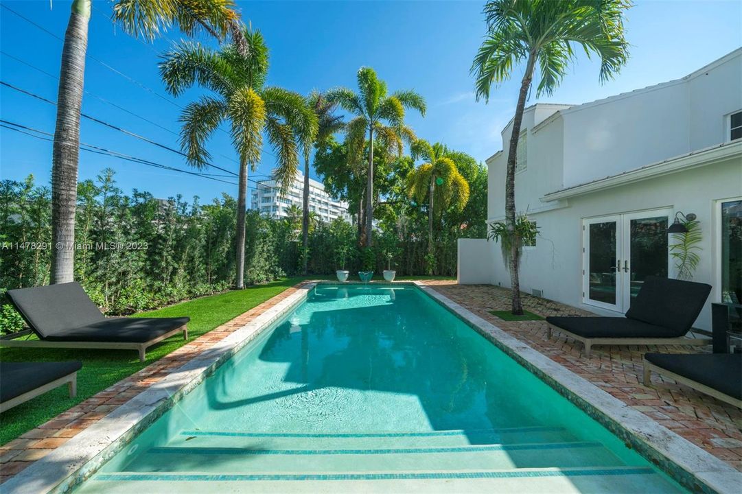 Recently Sold: $4,099,000 (5 beds, 4 baths, 3630 Square Feet)