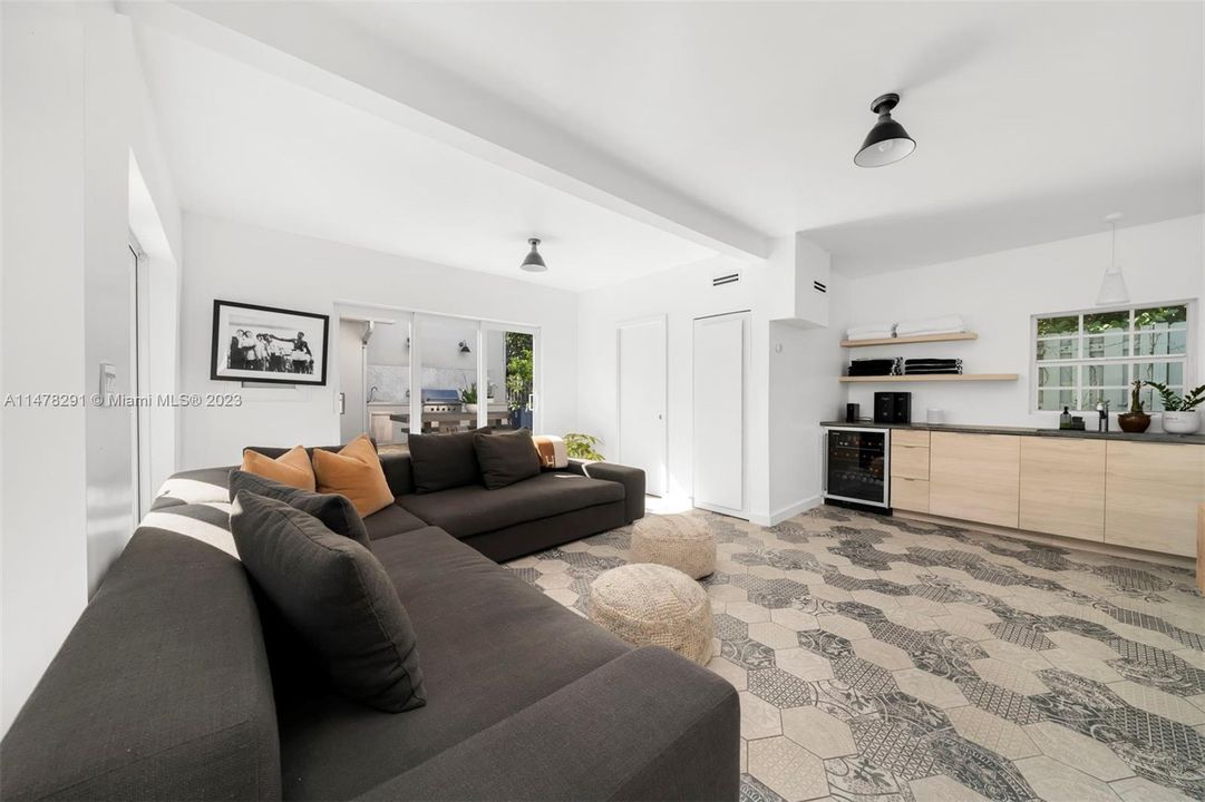 Recently Sold: $4,099,000 (5 beds, 4 baths, 3630 Square Feet)