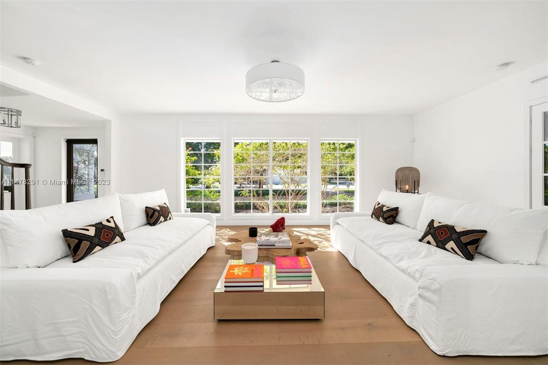 Recently Sold: $4,099,000 (5 beds, 4 baths, 3630 Square Feet)