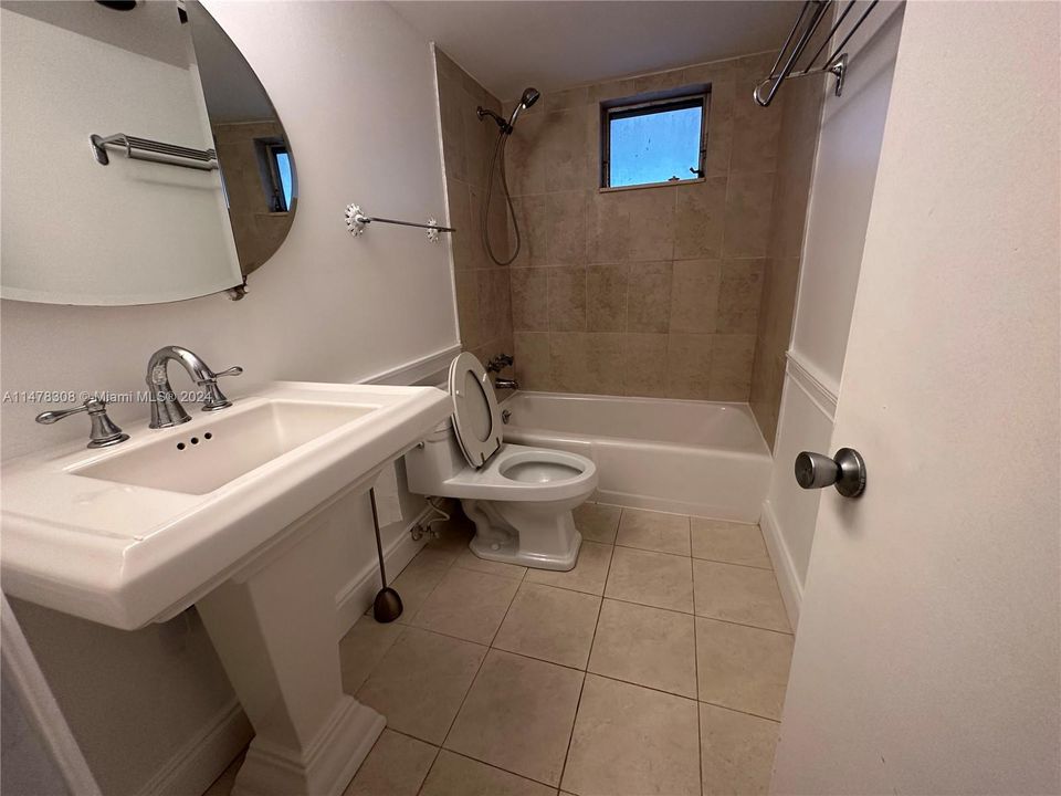 For Sale: $270,000 (2 beds, 2 baths, 1110 Square Feet)