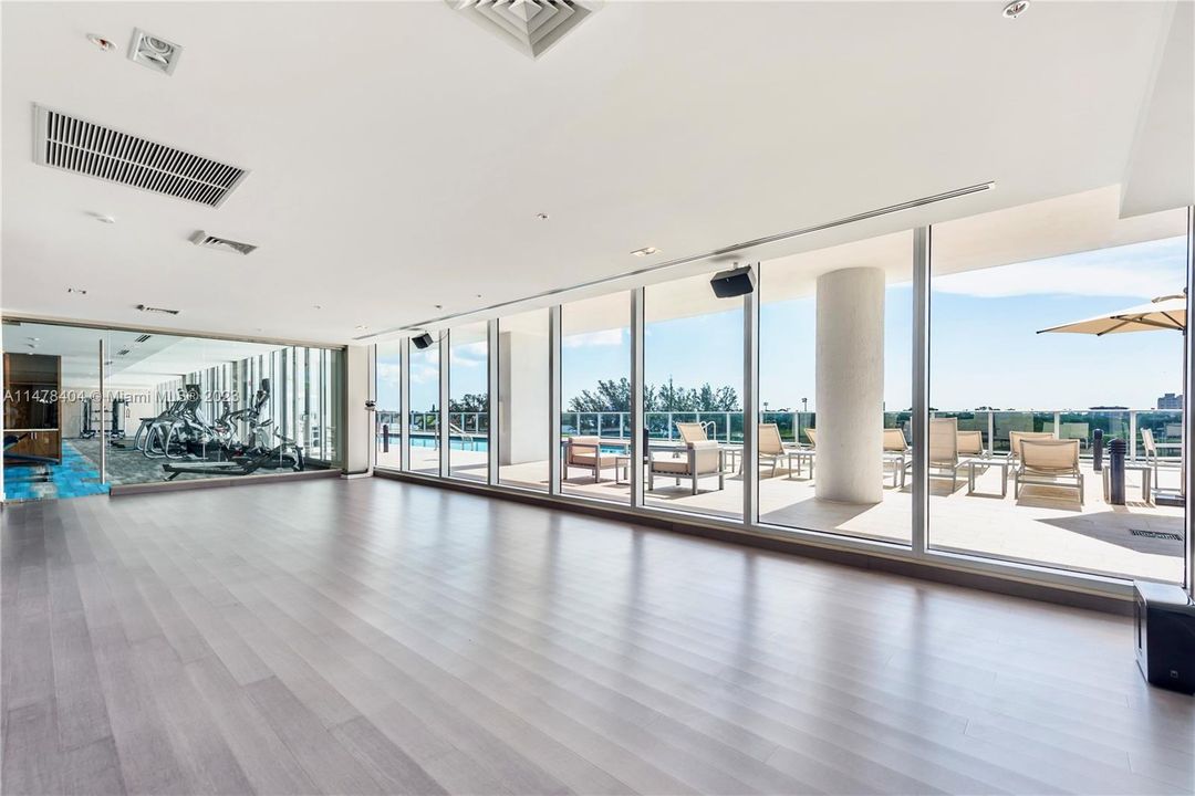 Recently Sold: $1,199,000 (2 beds, 2 baths, 1620 Square Feet)