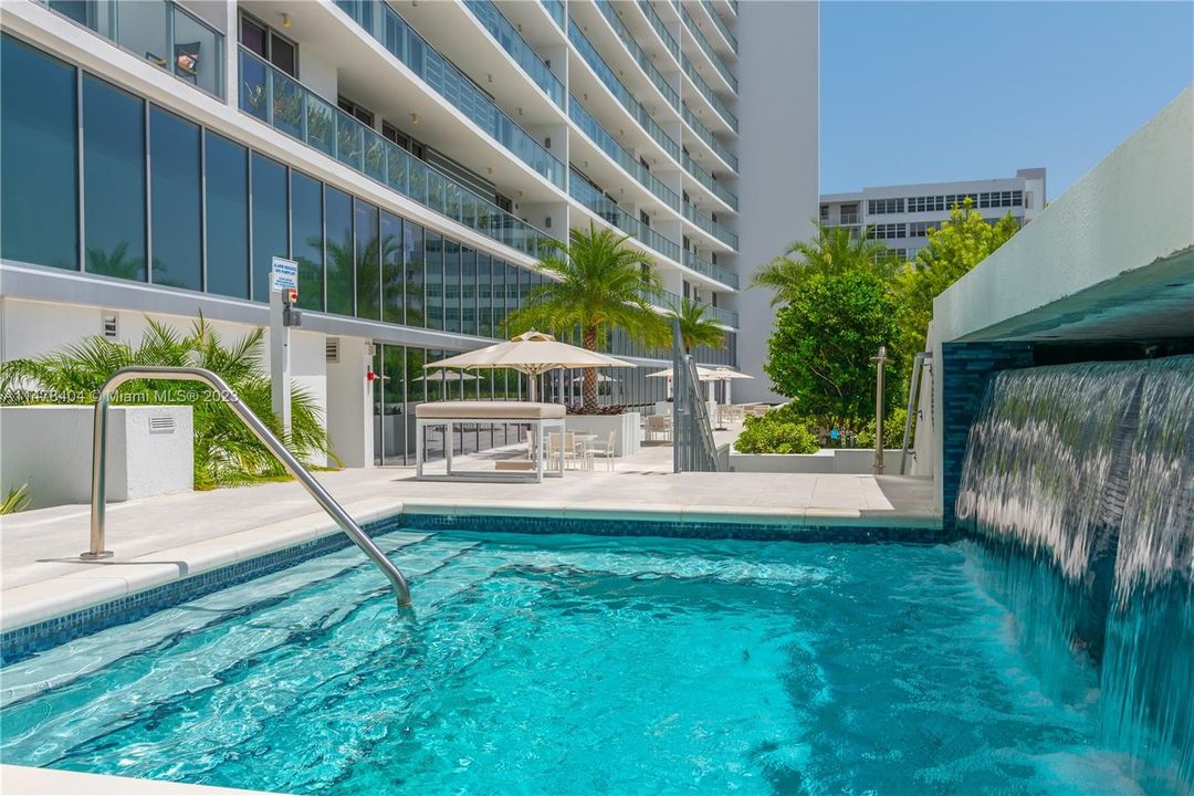 Recently Sold: $1,199,000 (2 beds, 2 baths, 1620 Square Feet)