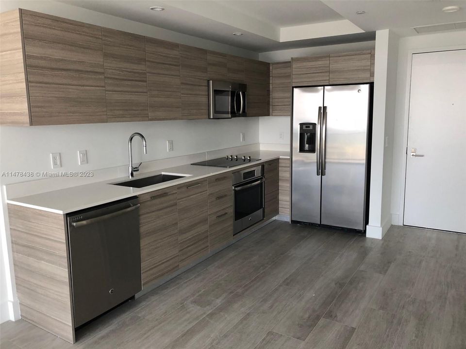Recently Rented: $3,100 (1 beds, 1 baths, 593 Square Feet)