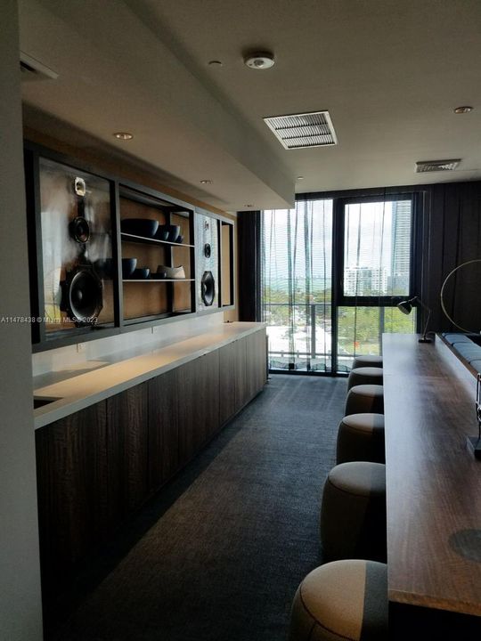 Recently Rented: $3,100 (1 beds, 1 baths, 593 Square Feet)