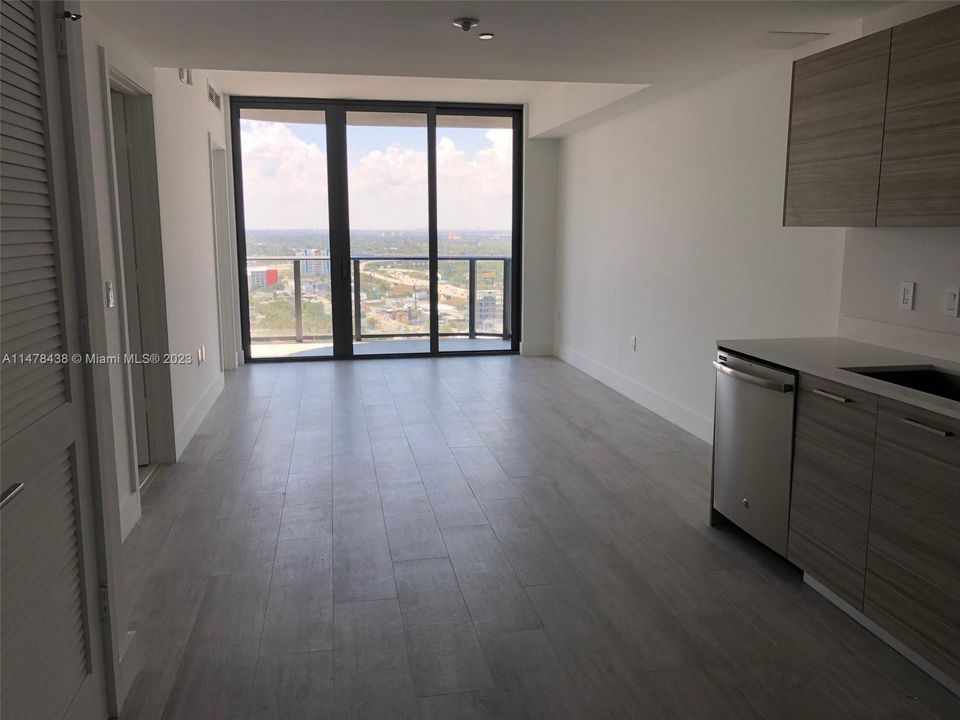 Recently Rented: $3,100 (1 beds, 1 baths, 593 Square Feet)