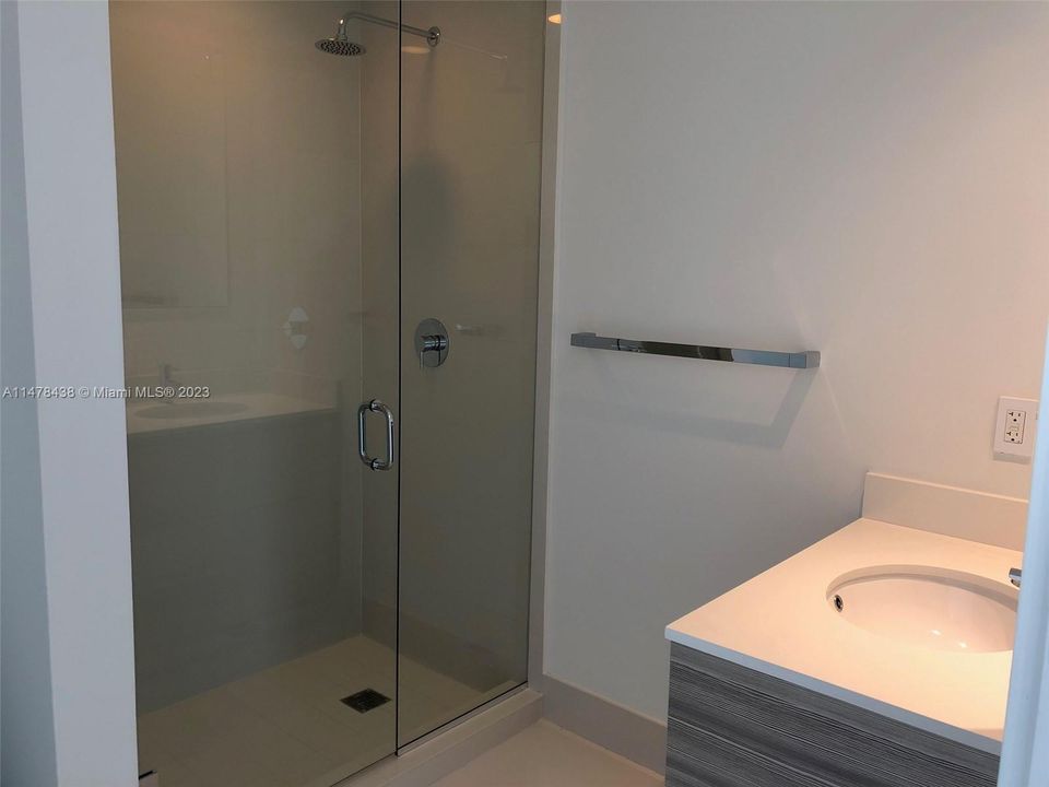 Recently Rented: $3,100 (1 beds, 1 baths, 593 Square Feet)