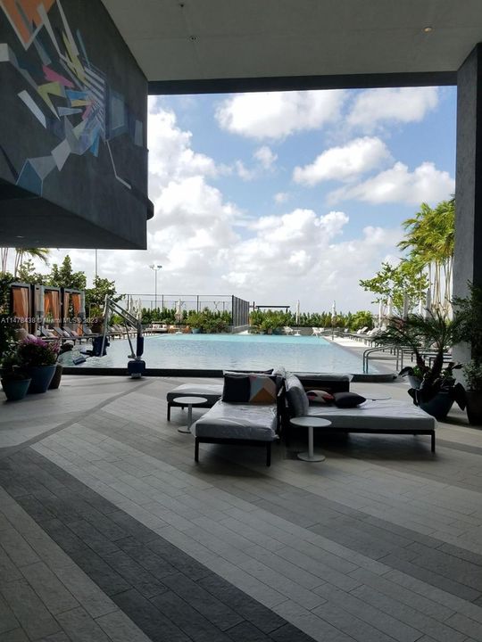 Recently Rented: $3,100 (1 beds, 1 baths, 593 Square Feet)