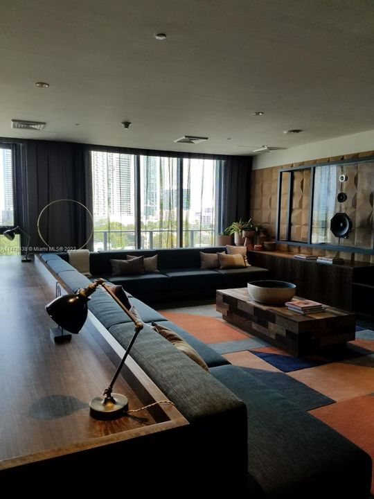 Recently Rented: $3,100 (1 beds, 1 baths, 593 Square Feet)