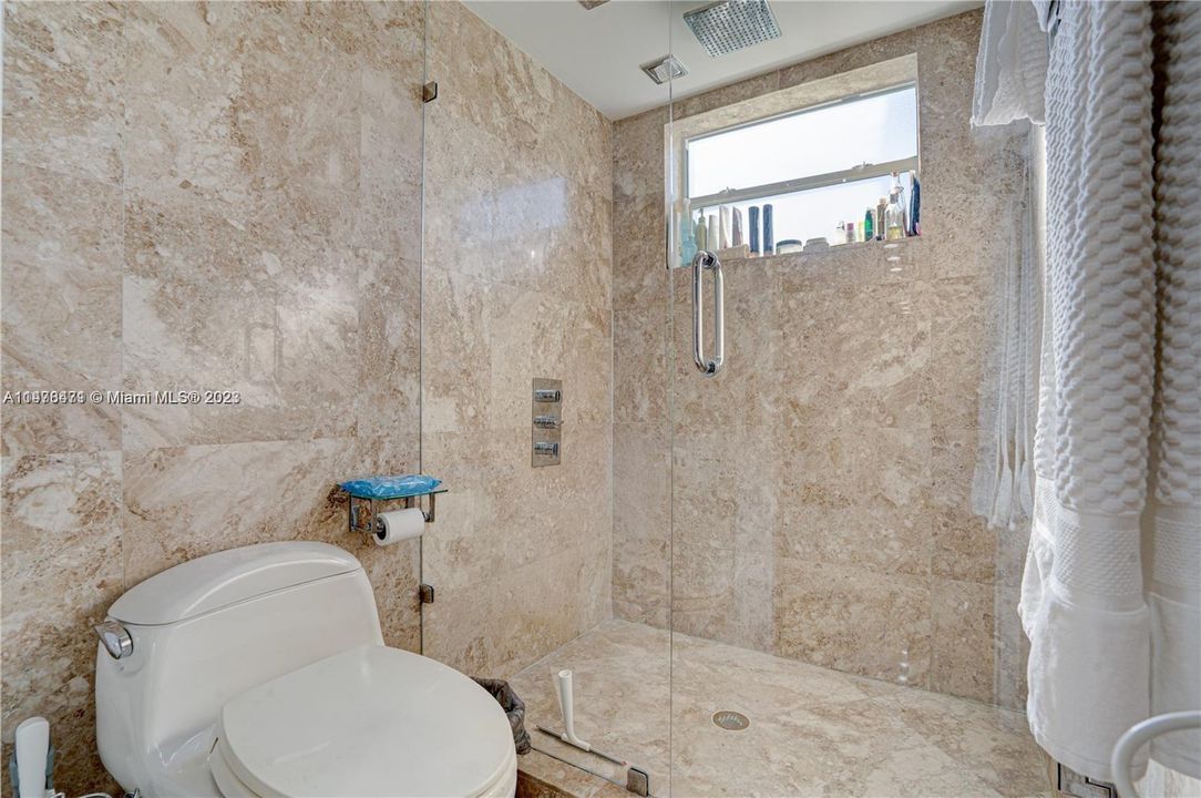待售: $995,000 (2 贝兹, 2 浴室, 1450 平方英尺)