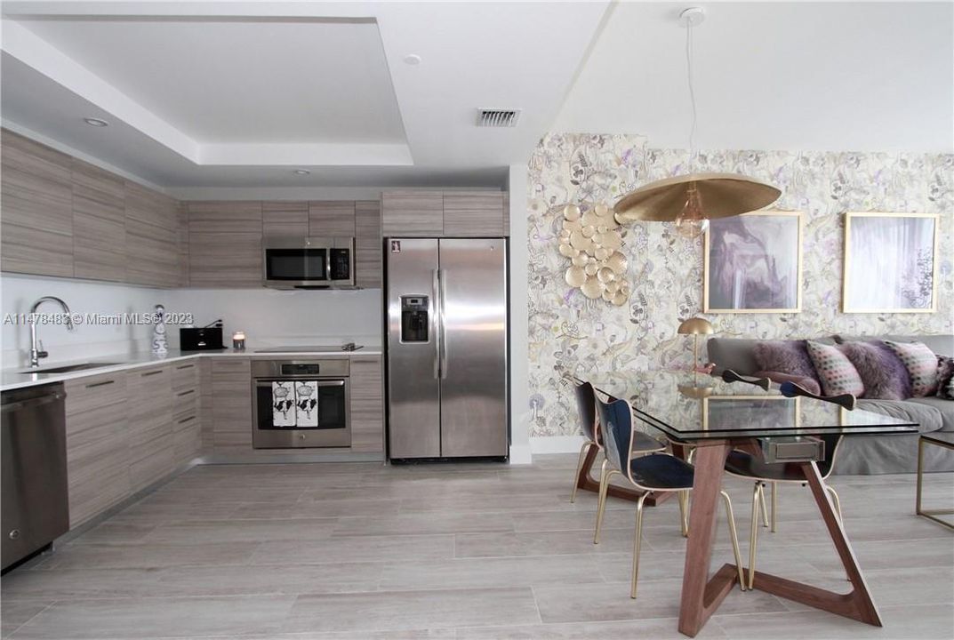 Recently Sold: $545,000 (1 beds, 1 baths, 737 Square Feet)