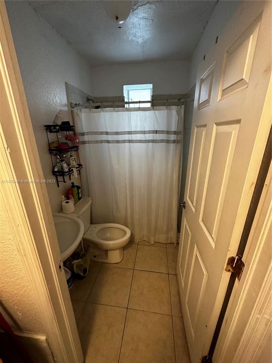 Active With Contract: $165,000 (1 beds, 1 baths, 465 Square Feet)
