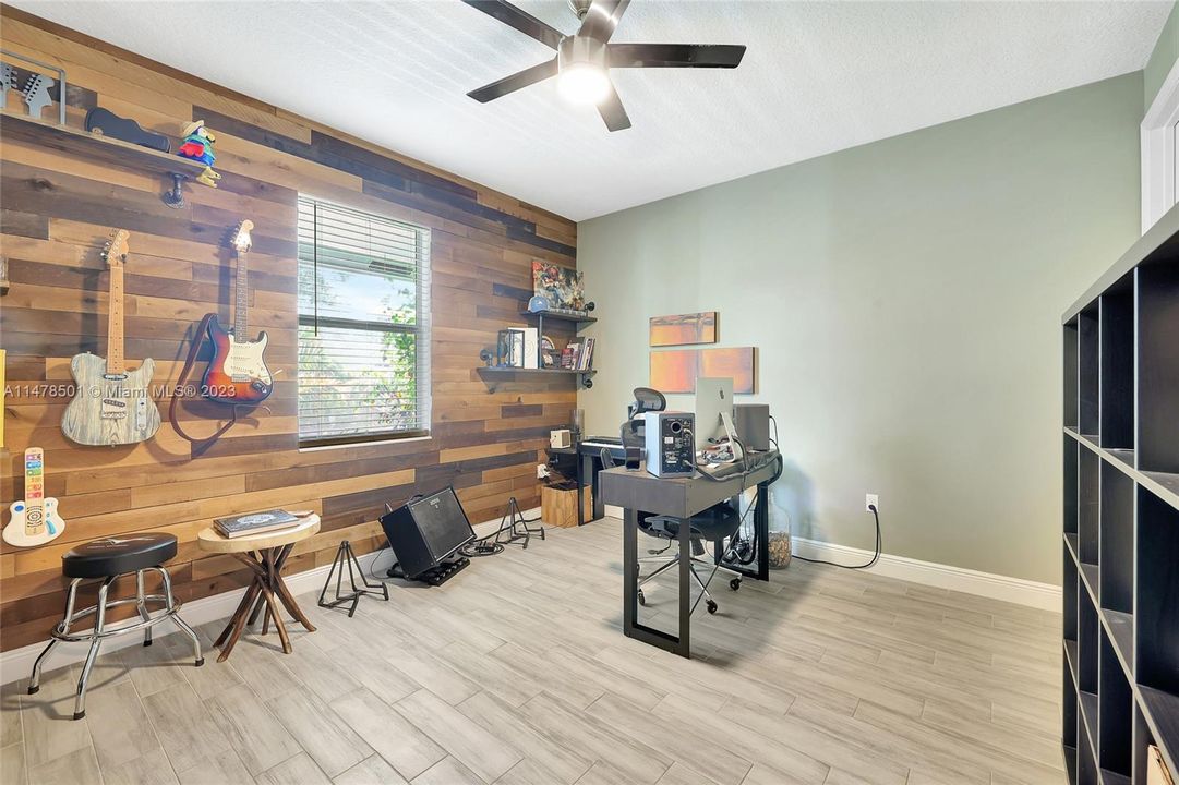 Recently Sold: $489,900 (4 beds, 2 baths, 2227 Square Feet)