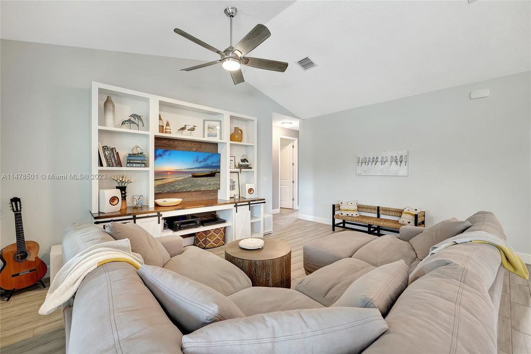 Recently Sold: $489,900 (4 beds, 2 baths, 2227 Square Feet)