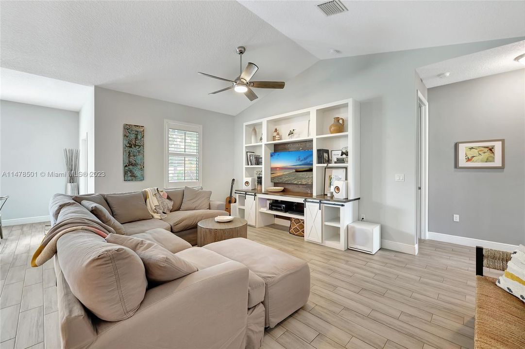 Recently Sold: $489,900 (4 beds, 2 baths, 2227 Square Feet)