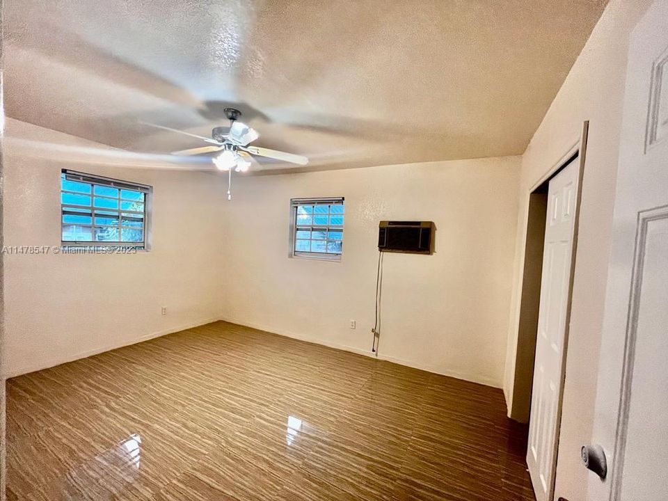 Recently Rented: $2,900 (3 beds, 2 baths, 1218 Square Feet)