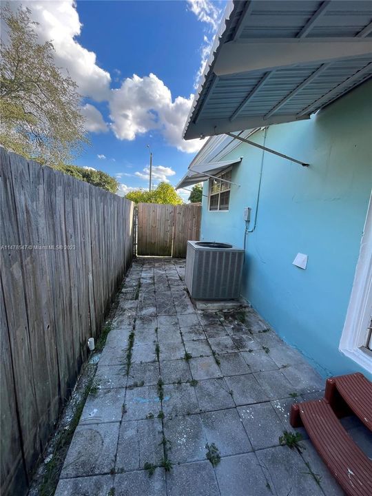 Recently Rented: $2,900 (3 beds, 2 baths, 1218 Square Feet)