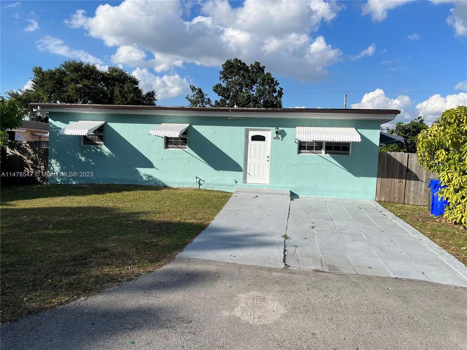 Recently Rented: $2,900 (3 beds, 2 baths, 1218 Square Feet)