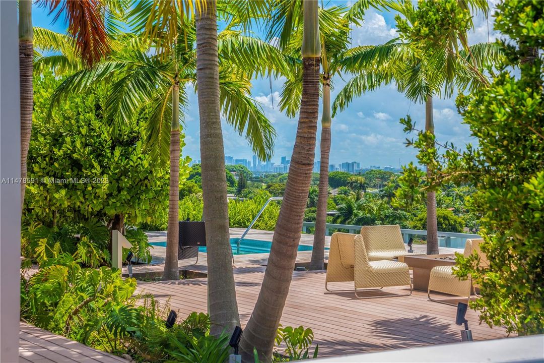 Recently Sold: $1,895,000 (3 beds, 3 baths, 1834 Square Feet)