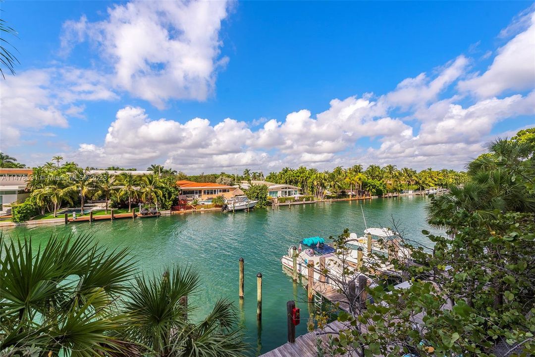Recently Sold: $1,895,000 (3 beds, 3 baths, 1834 Square Feet)