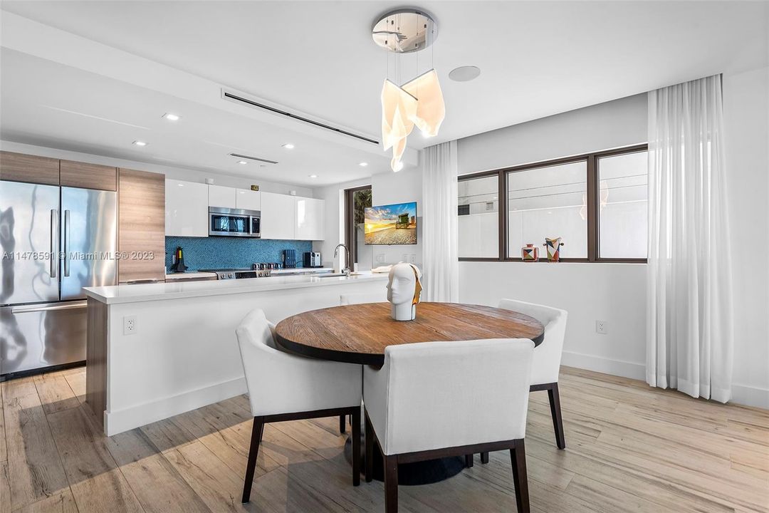 Recently Sold: $1,895,000 (3 beds, 3 baths, 1834 Square Feet)