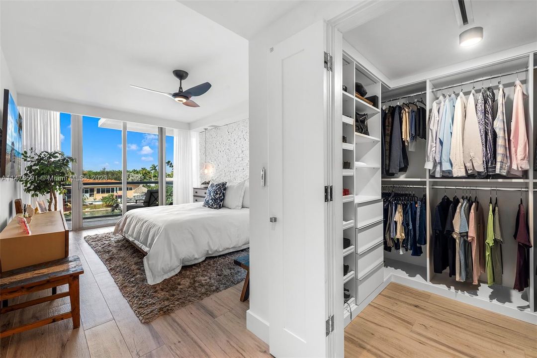 Recently Sold: $1,895,000 (3 beds, 3 baths, 1834 Square Feet)