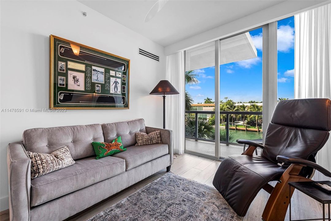 Recently Sold: $1,895,000 (3 beds, 3 baths, 1834 Square Feet)