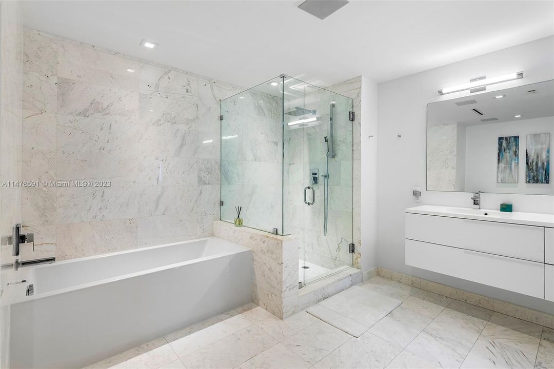 Recently Sold: $1,895,000 (3 beds, 3 baths, 1834 Square Feet)