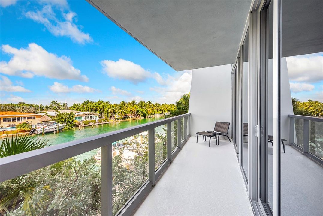 Recently Sold: $1,895,000 (3 beds, 3 baths, 1834 Square Feet)