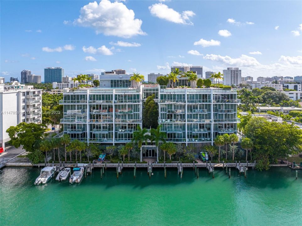 Recently Sold: $1,895,000 (3 beds, 3 baths, 1834 Square Feet)