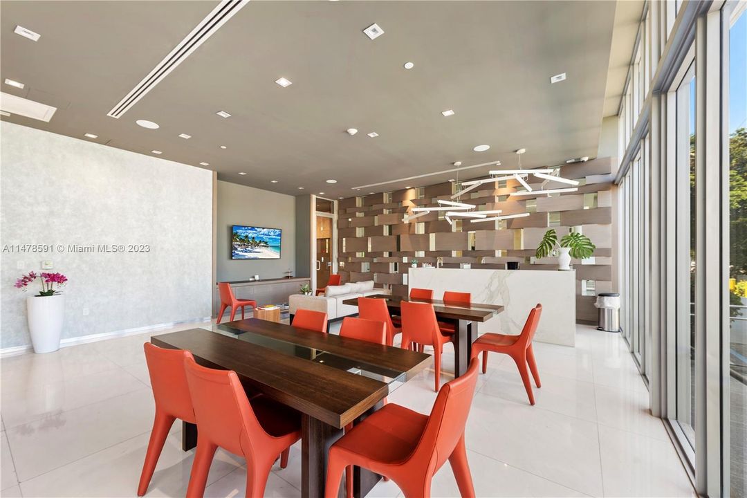 Recently Sold: $1,895,000 (3 beds, 3 baths, 1834 Square Feet)