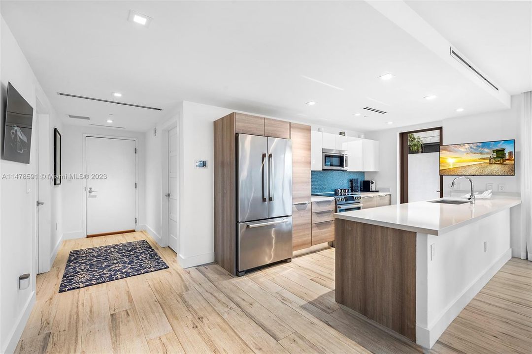 Recently Sold: $1,895,000 (3 beds, 3 baths, 1834 Square Feet)