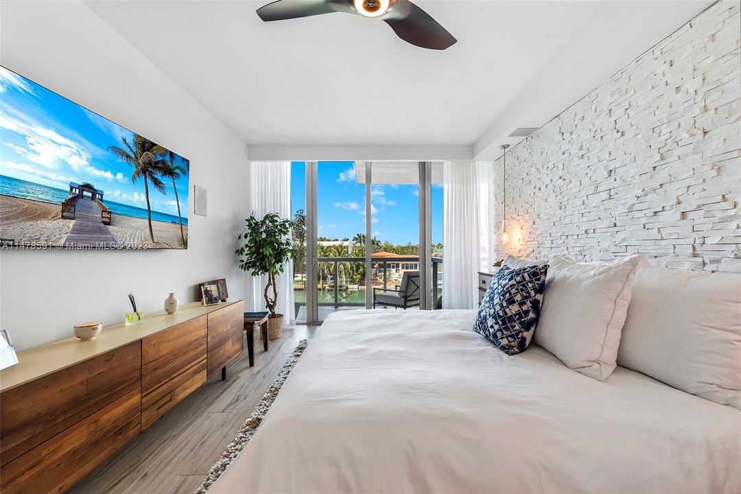 Recently Sold: $1,895,000 (3 beds, 3 baths, 1834 Square Feet)