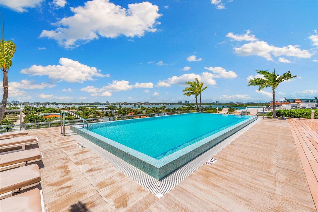 Recently Sold: $1,895,000 (3 beds, 3 baths, 1834 Square Feet)