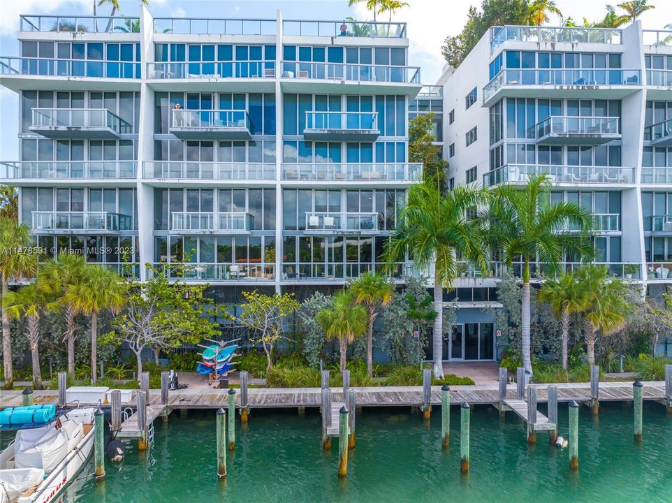 Recently Sold: $1,895,000 (3 beds, 3 baths, 1834 Square Feet)