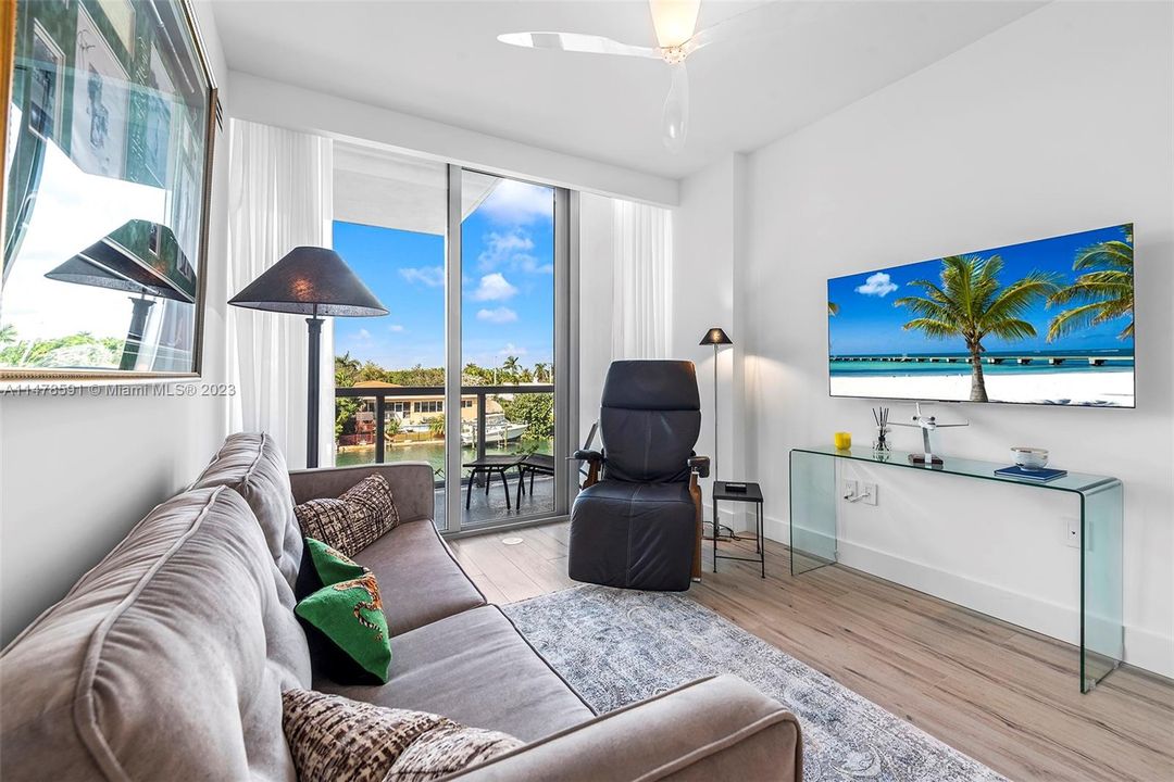 Recently Sold: $1,895,000 (3 beds, 3 baths, 1834 Square Feet)