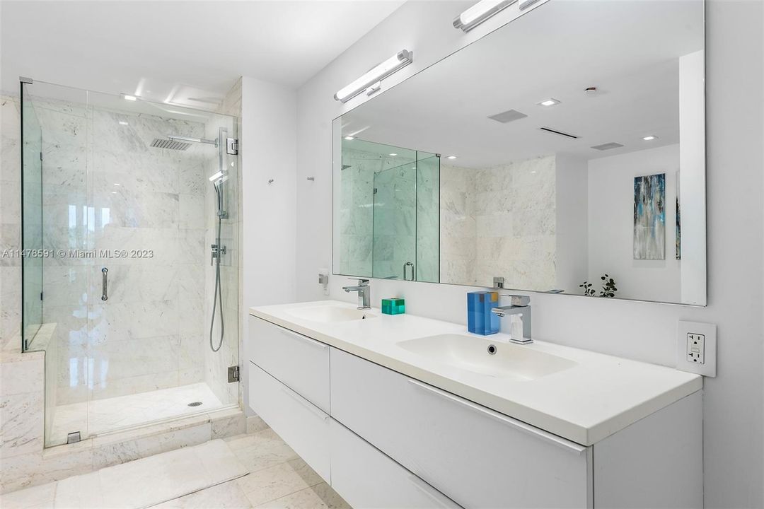 Recently Sold: $1,895,000 (3 beds, 3 baths, 1834 Square Feet)