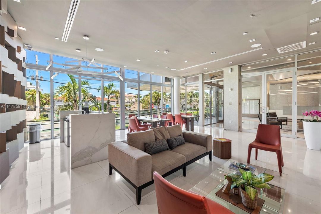 Recently Sold: $1,895,000 (3 beds, 3 baths, 1834 Square Feet)