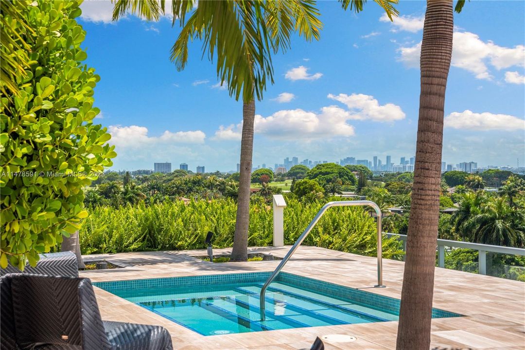 Recently Sold: $1,895,000 (3 beds, 3 baths, 1834 Square Feet)