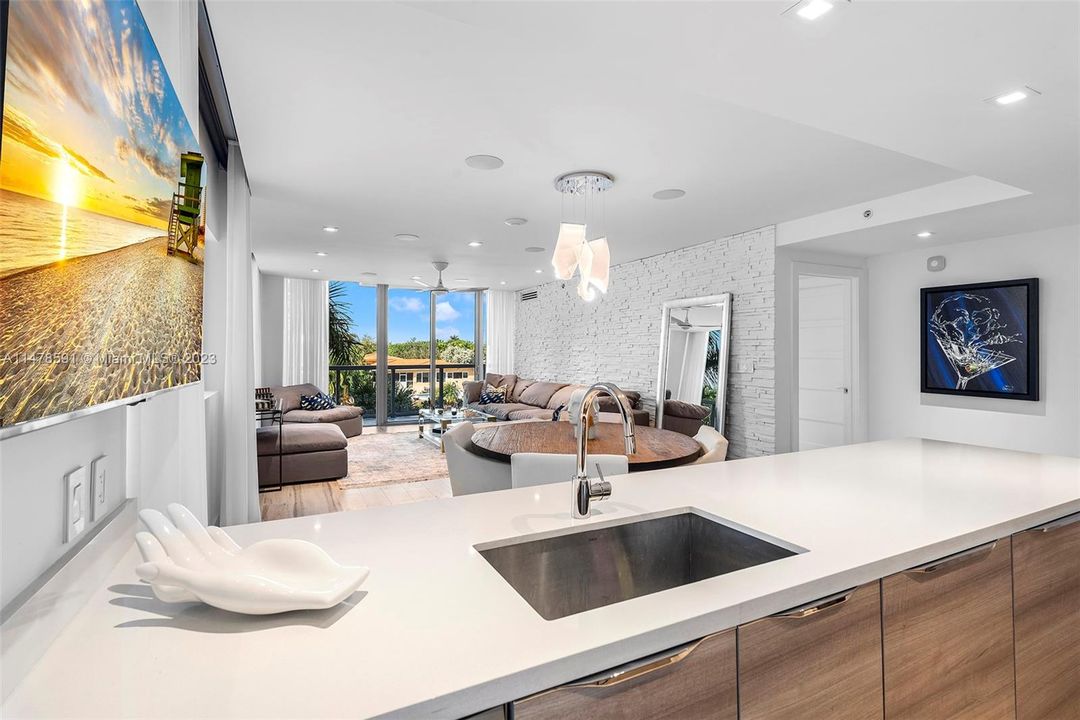 Recently Sold: $1,895,000 (3 beds, 3 baths, 1834 Square Feet)