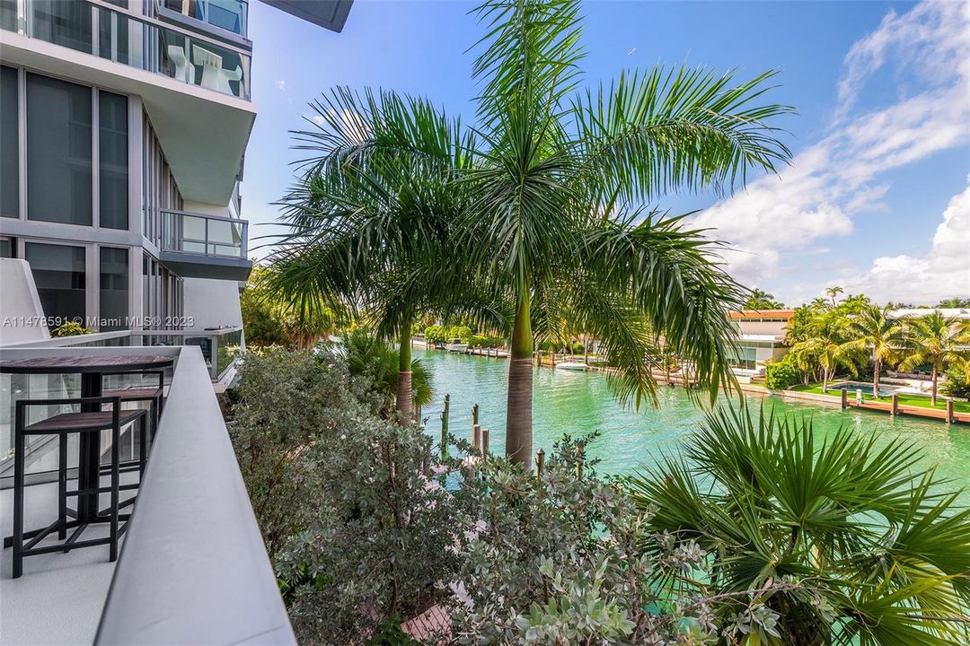 Recently Sold: $1,895,000 (3 beds, 3 baths, 1834 Square Feet)